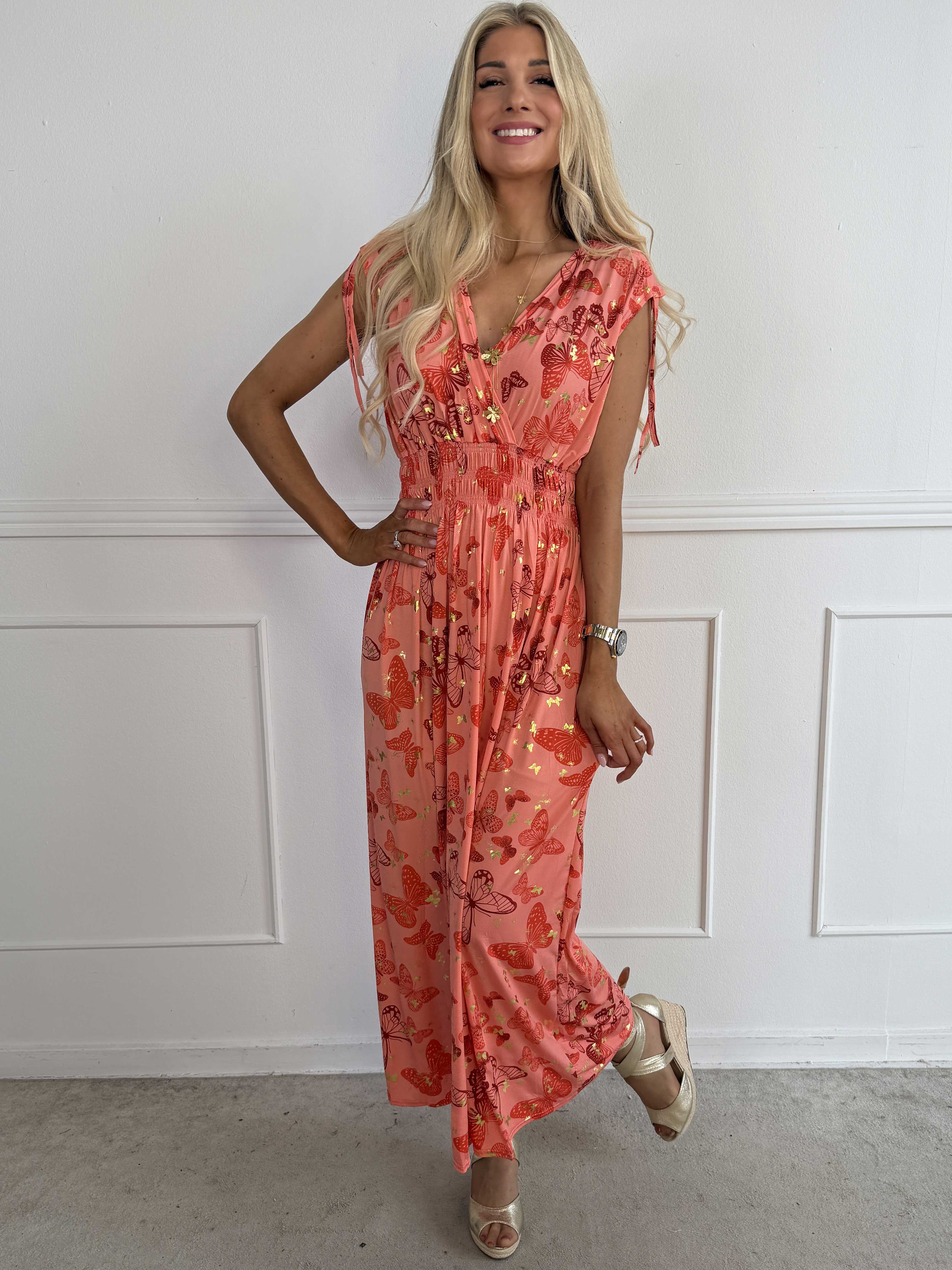 Pams Butterfly Sleeveless - Lang plus size kjole med sommerfugleprint og gulddetaljer